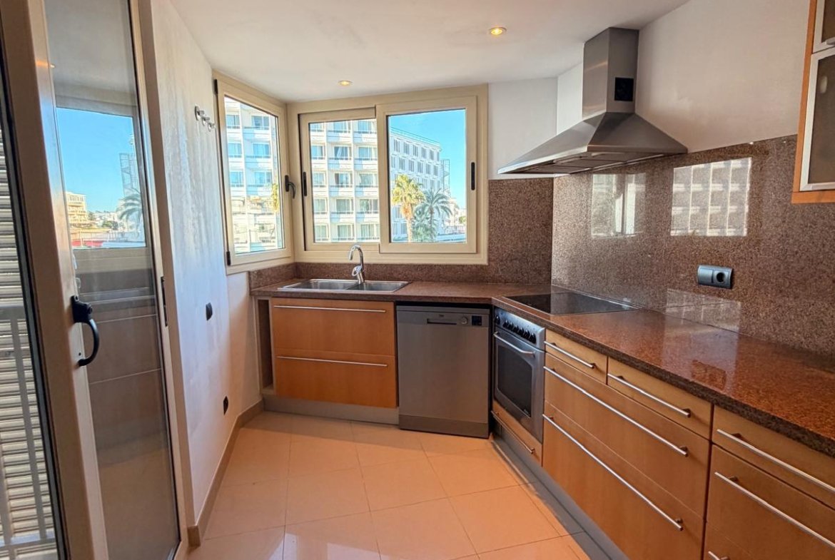 3-Bedroom Apartment with Sea Views in Playa den Bossa