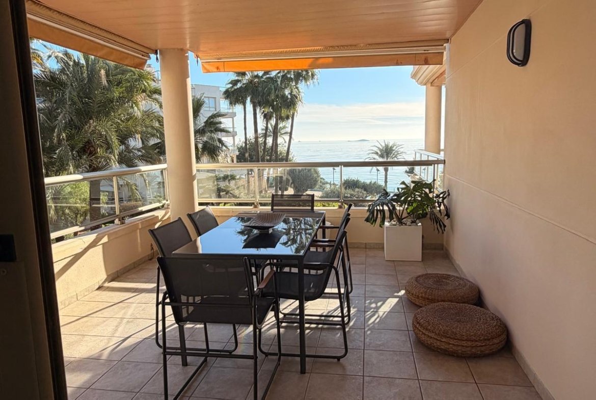 3-Bedroom Apartment with Sea Views in Playa den Bossa