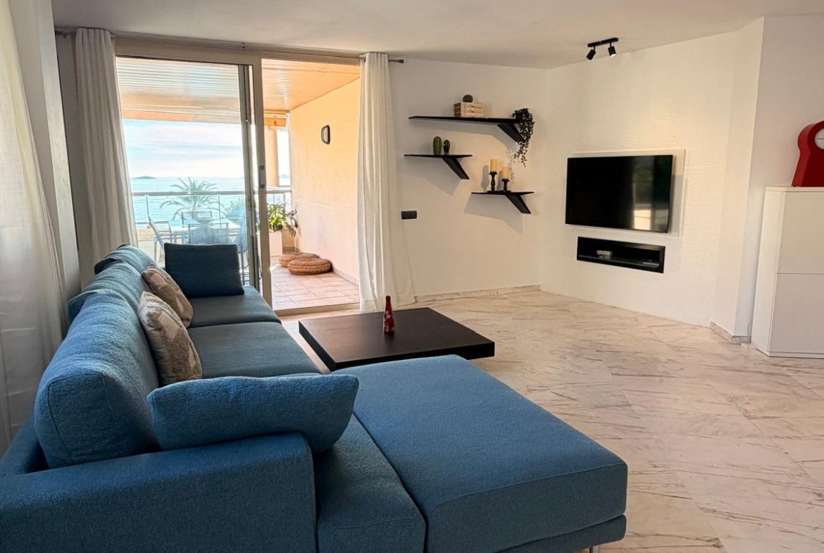 3-Bedroom Apartment with Sea Views in Playa den Bossa