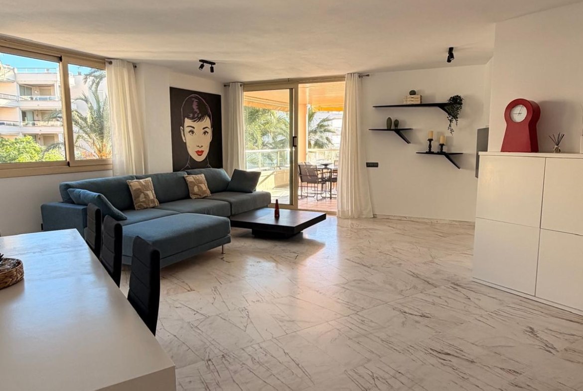 3-Bedroom Apartment with Sea Views in Playa den Bossa