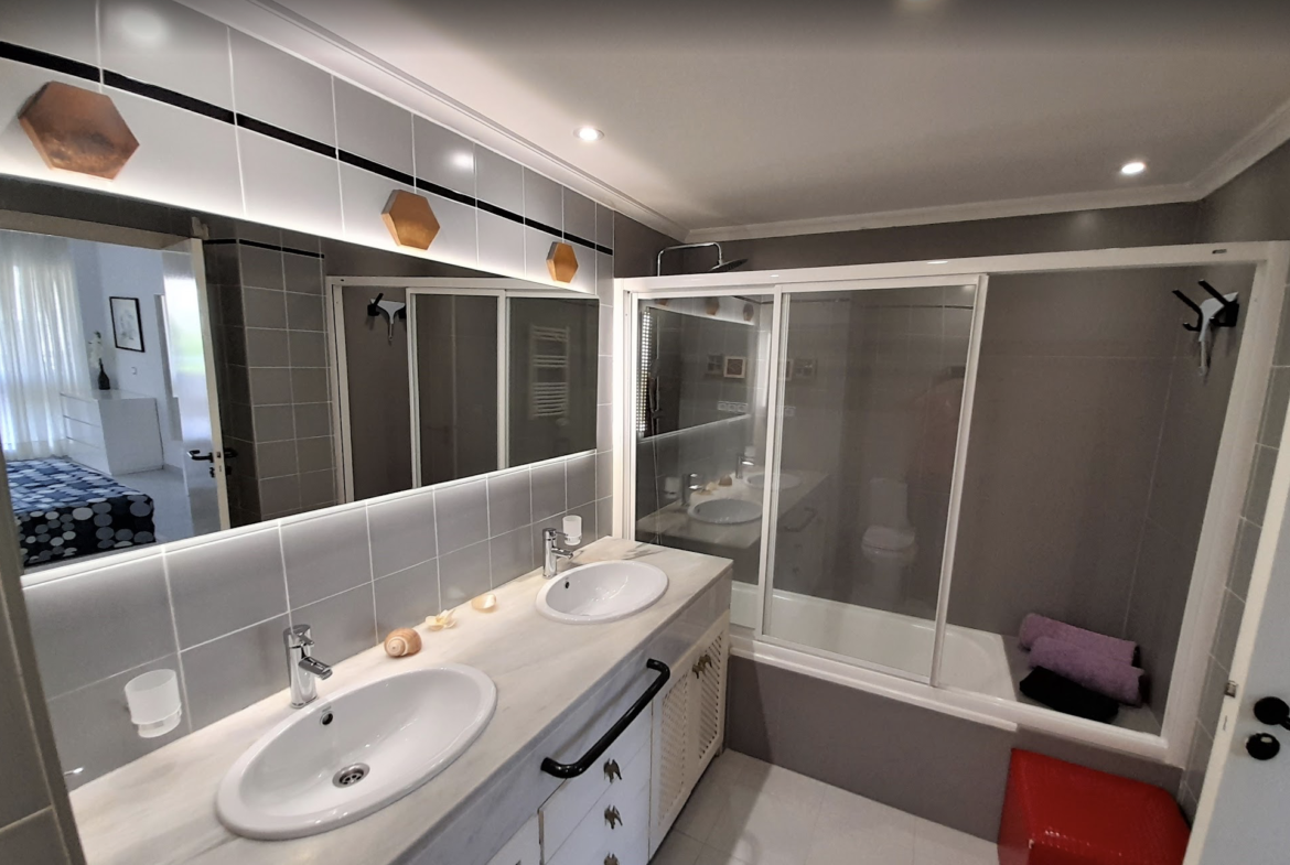 Bright 2-Bedroom Apartment for Sale in Marina Botafoch