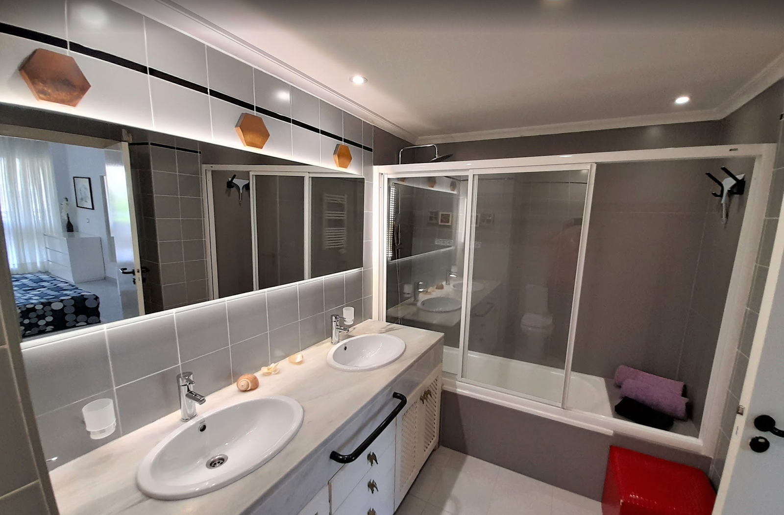 Bright 2-Bedroom Apartment for Sale in Marina Botafoch