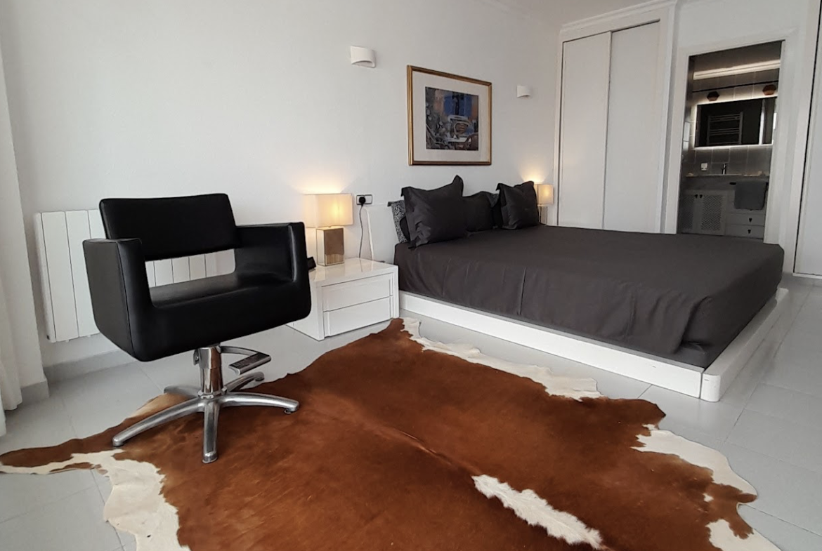 Bright 2-Bedroom Apartment for Sale in Marina Botafoch