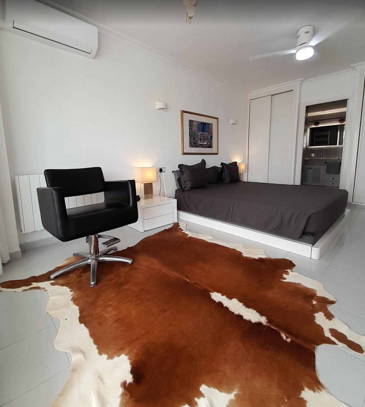 Bright 2-Bedroom Apartment for Sale in Marina Botafoch