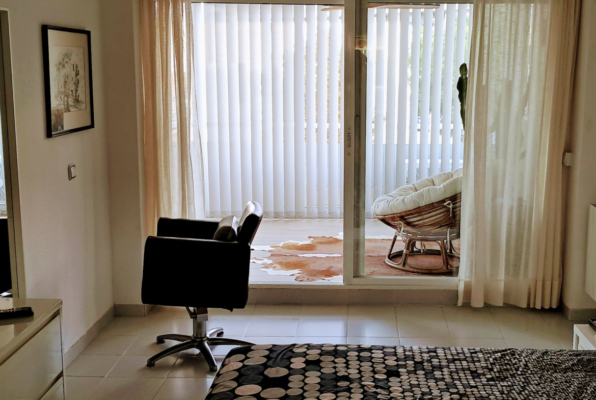 Bright 2-Bedroom Apartment for Sale in Marina Botafoch
