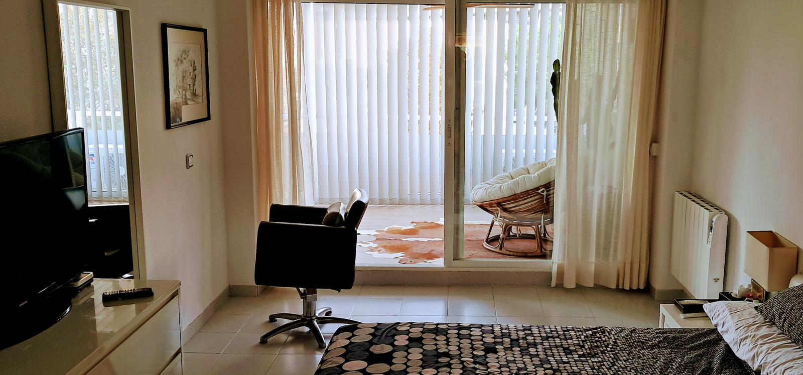 Bright 2-Bedroom Apartment for Sale in Marina Botafoch